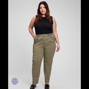 Gap | Pleated Khaki 